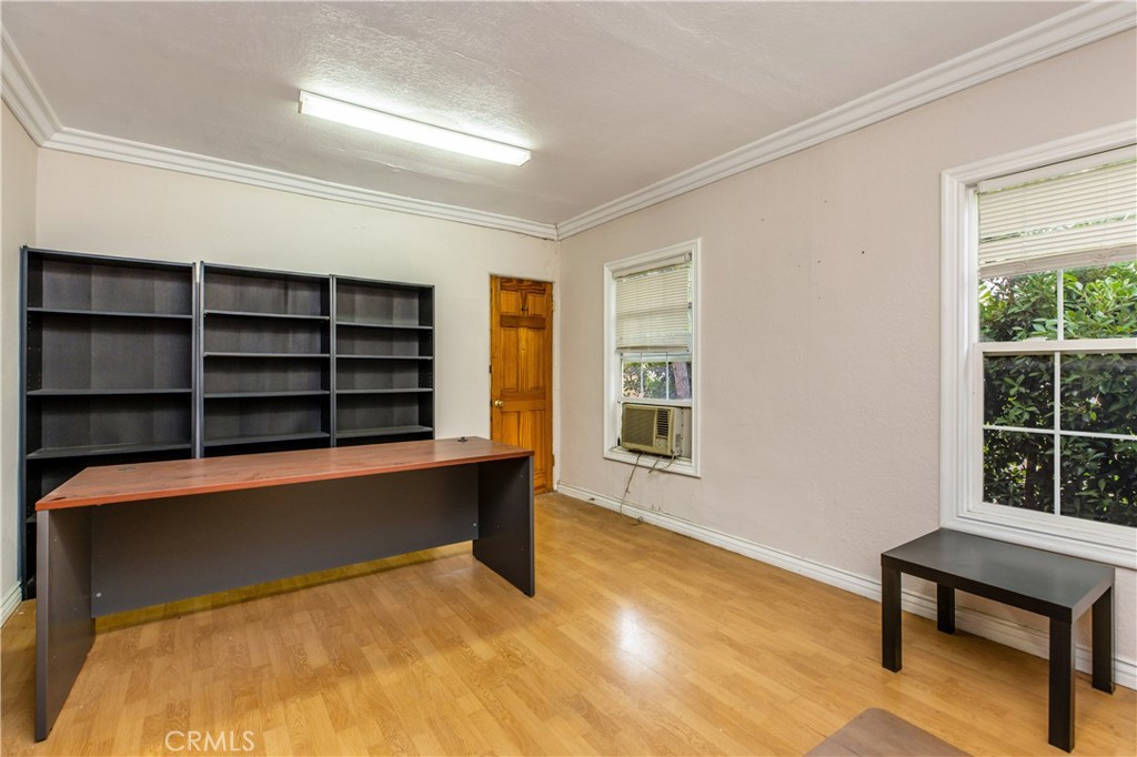 632 W Stocker Street Property Photo 13