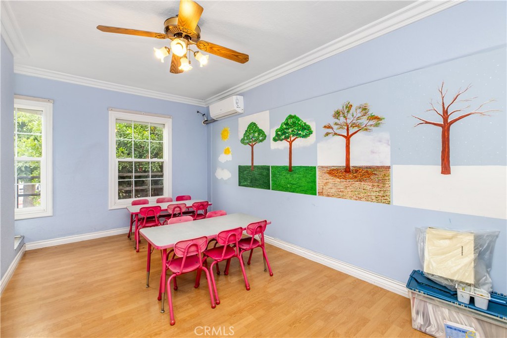 632 W Stocker Street Property Photo 17
