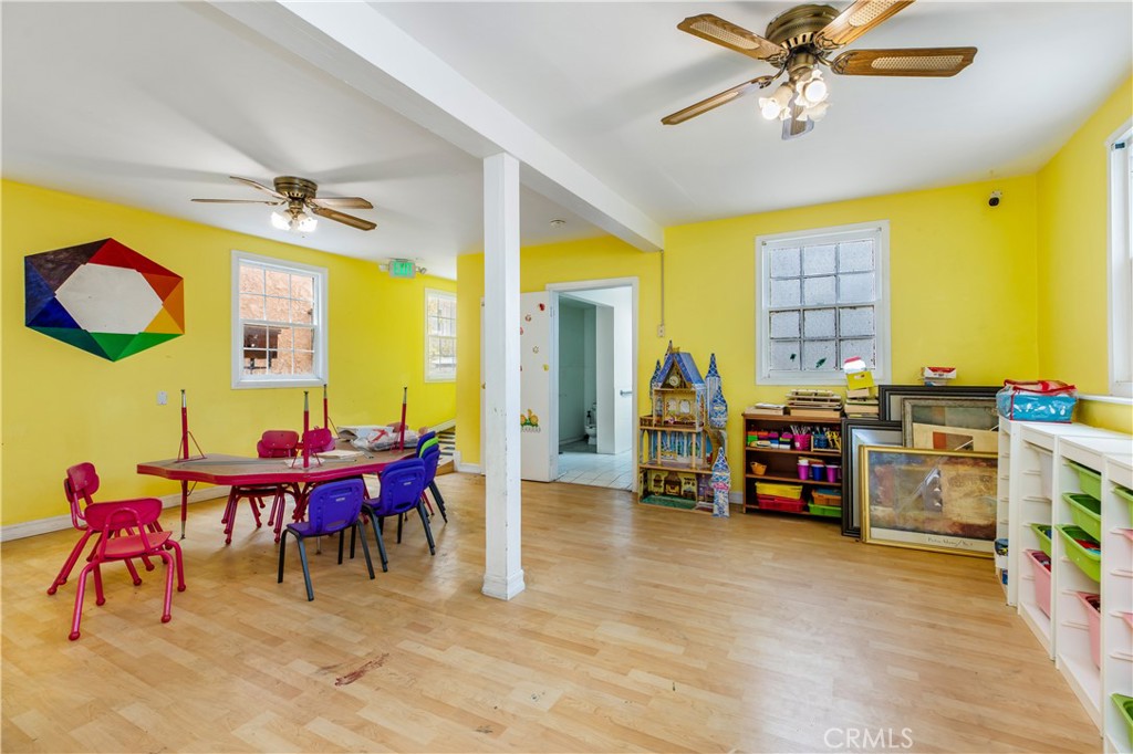 632 W Stocker Street Property Photo 18