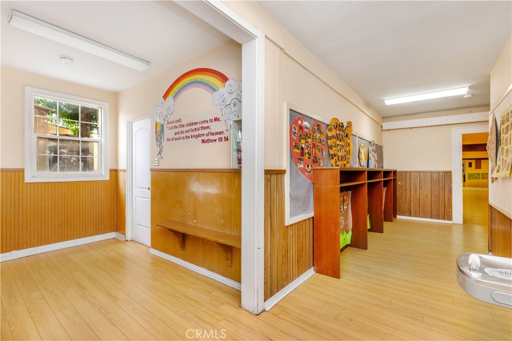 632 W Stocker Street Property Photo 19