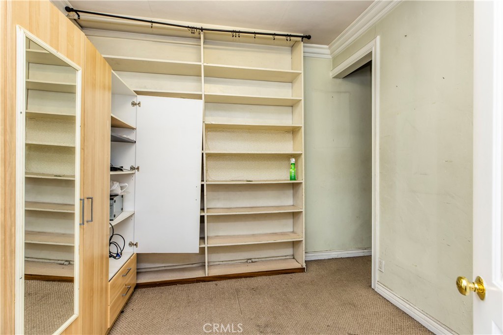 632 W Stocker Street Property Photo 23