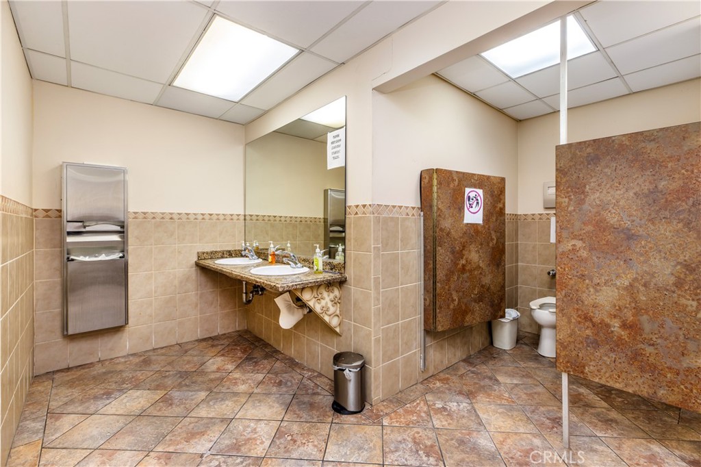 632 W Stocker Street Property Photo 24