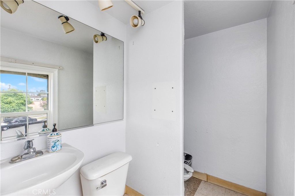632 W Stocker Street Property Photo 25