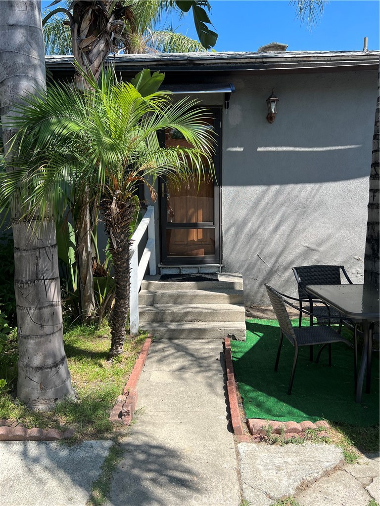 10550 Oxnard Street Property Photo 4