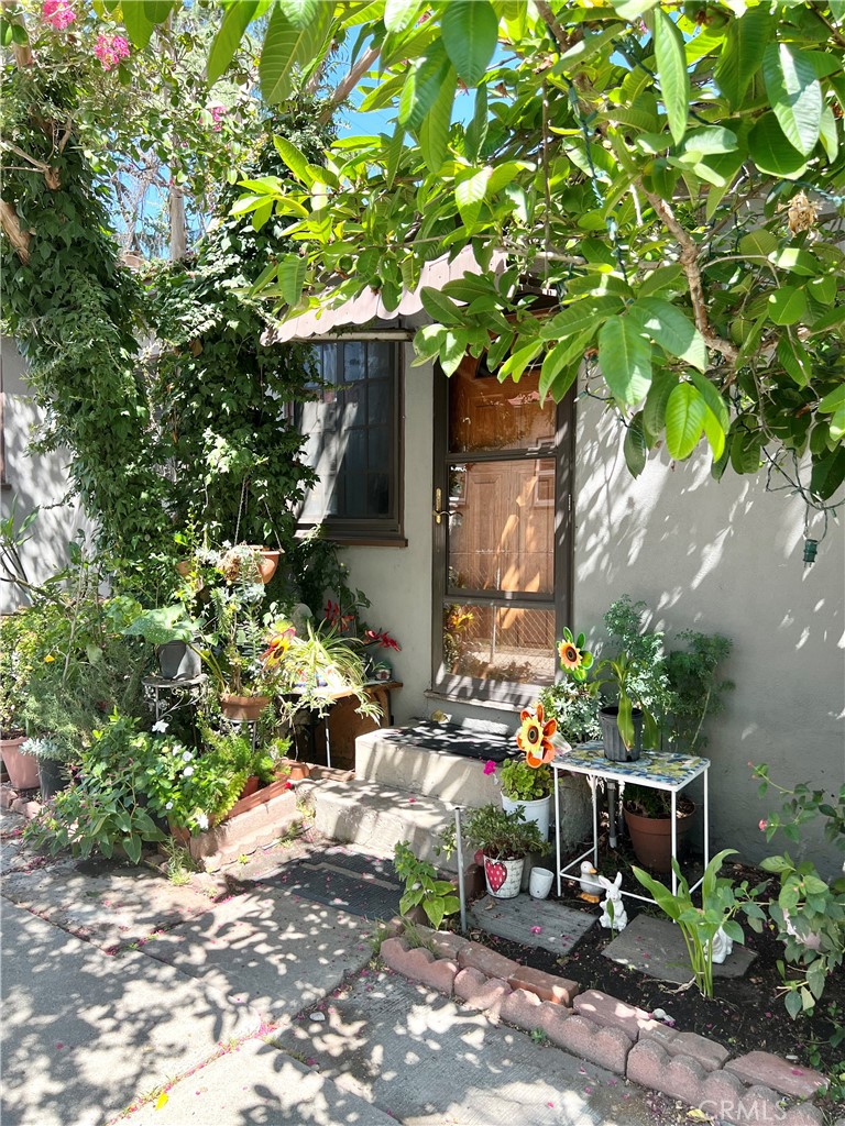10550 Oxnard Street Property Photo 5