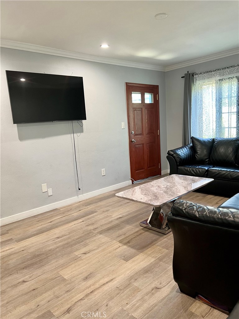 10550 Oxnard Street Property Photo 6