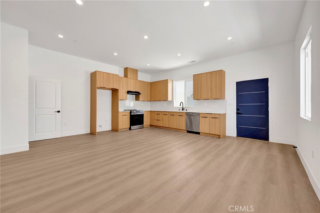 6736 Gentry Avenue Property Photo 3