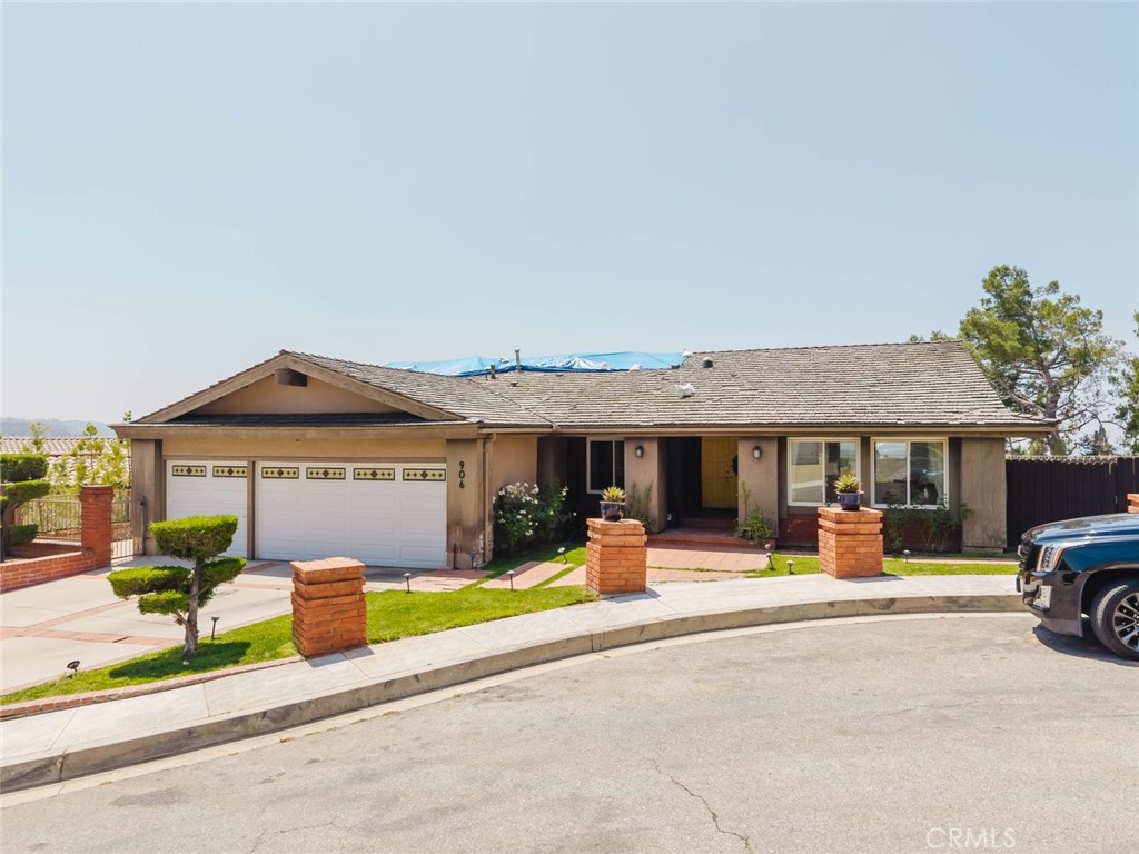 906 Whitehaven Terrace Property Photo 2