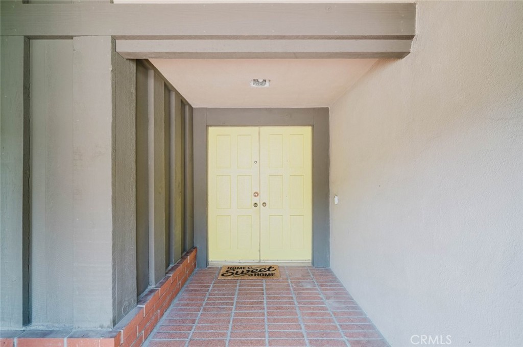 906 Whitehaven Terrace Property Photo 4