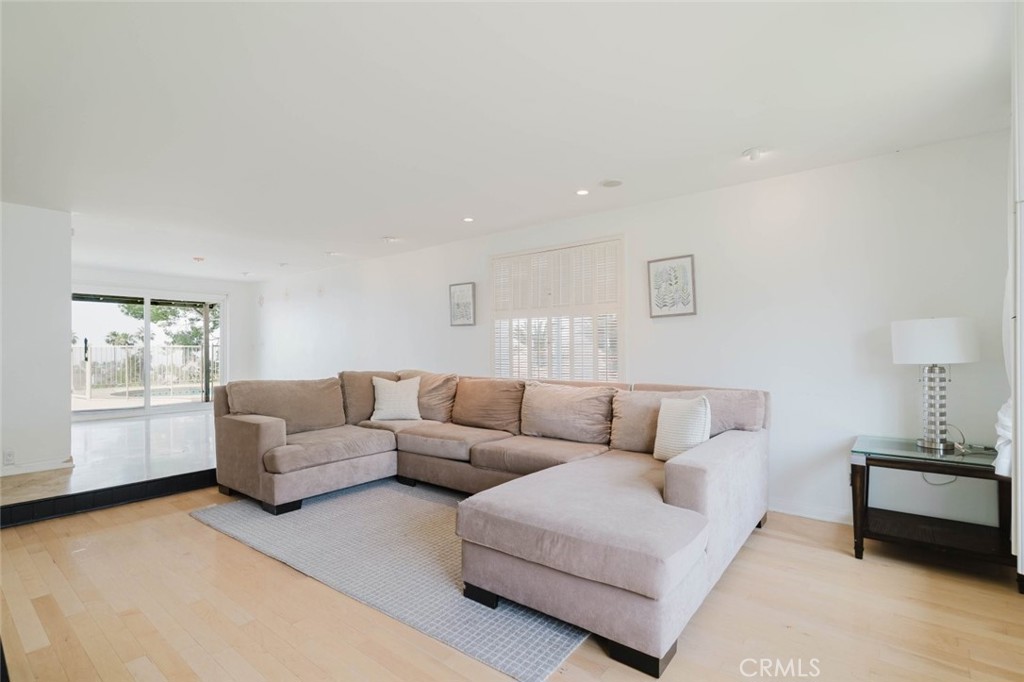 906 Whitehaven Terrace Property Photo 6