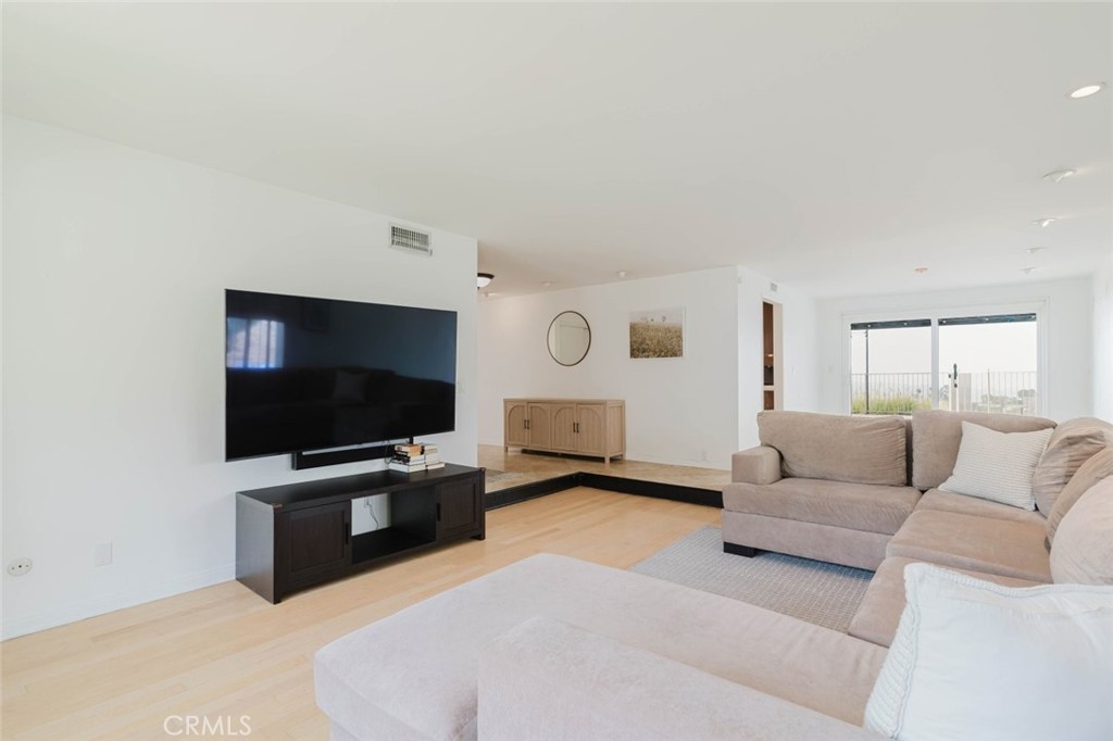 906 Whitehaven Terrace Property Photo 7