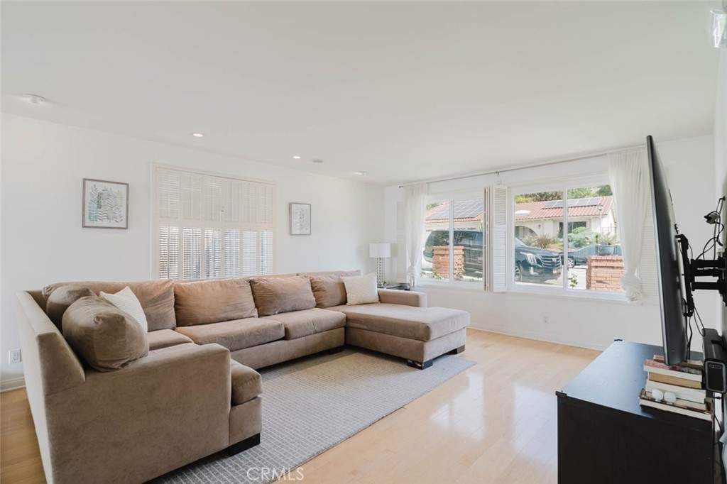 906 Whitehaven Terrace Property Photo 8