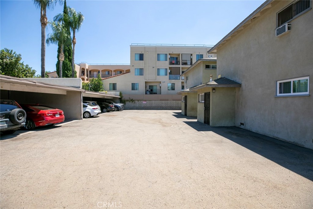 15455 Vanowen Property Photo 10
