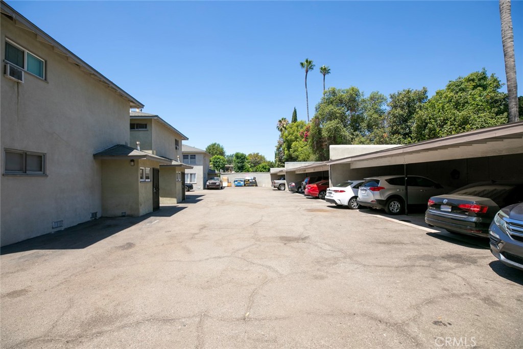 15455 Vanowen Property Photo 13