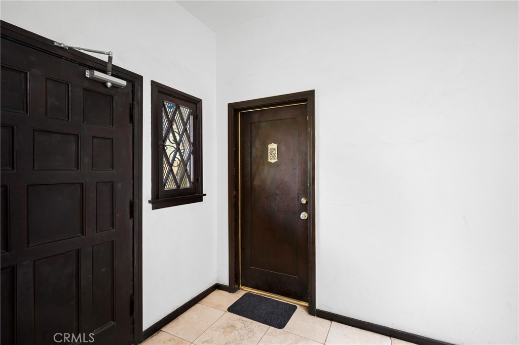 218 216 E Windsor Road 1 Property Photo 2