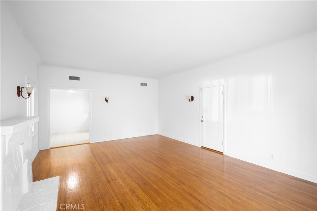 218 216 E Windsor Road 1 Property Photo 4