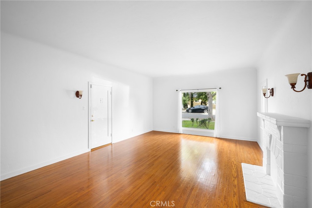 218 216 E Windsor Road 1 Property Photo 5