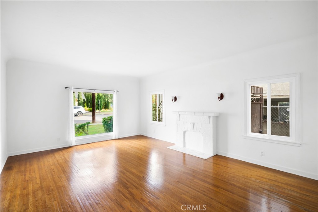 218 216 E Windsor Road 1 Property Photo 6