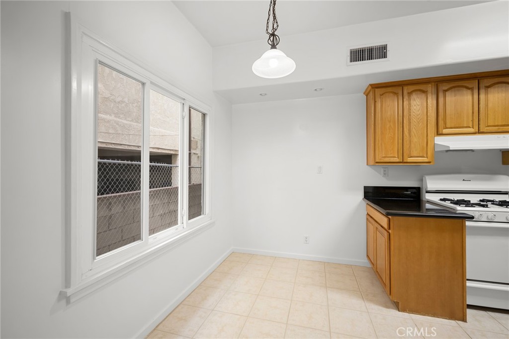 218 216 E Windsor Road 1 Property Photo 7