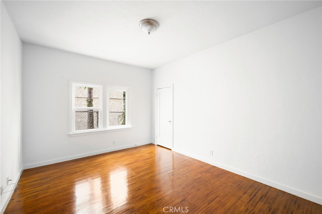218 216 E Windsor Road 1 Property Photo 11