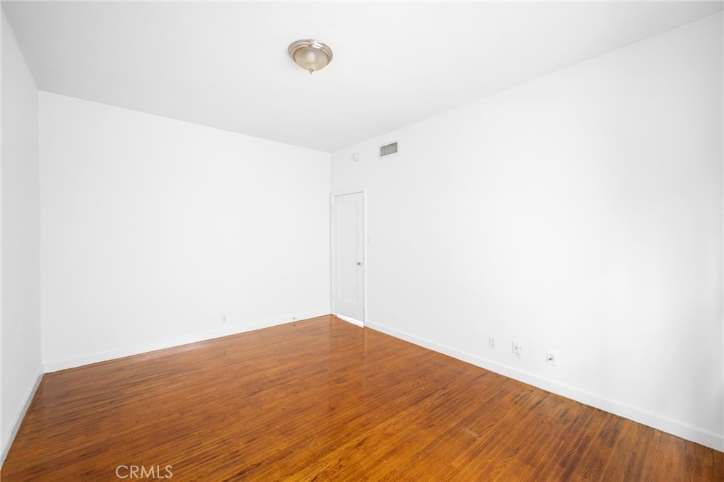 218 216 E Windsor Road 1 Property Photo 12