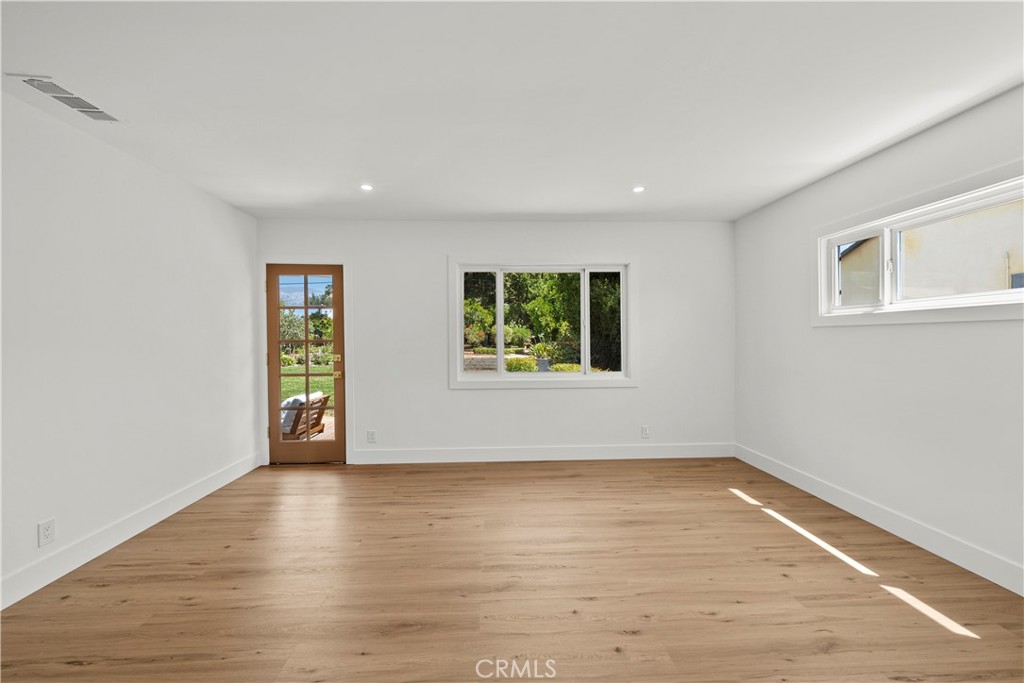 17439 Donmetz Property Photo 38