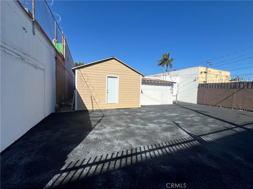 5725 Lankershim Property Photo 6