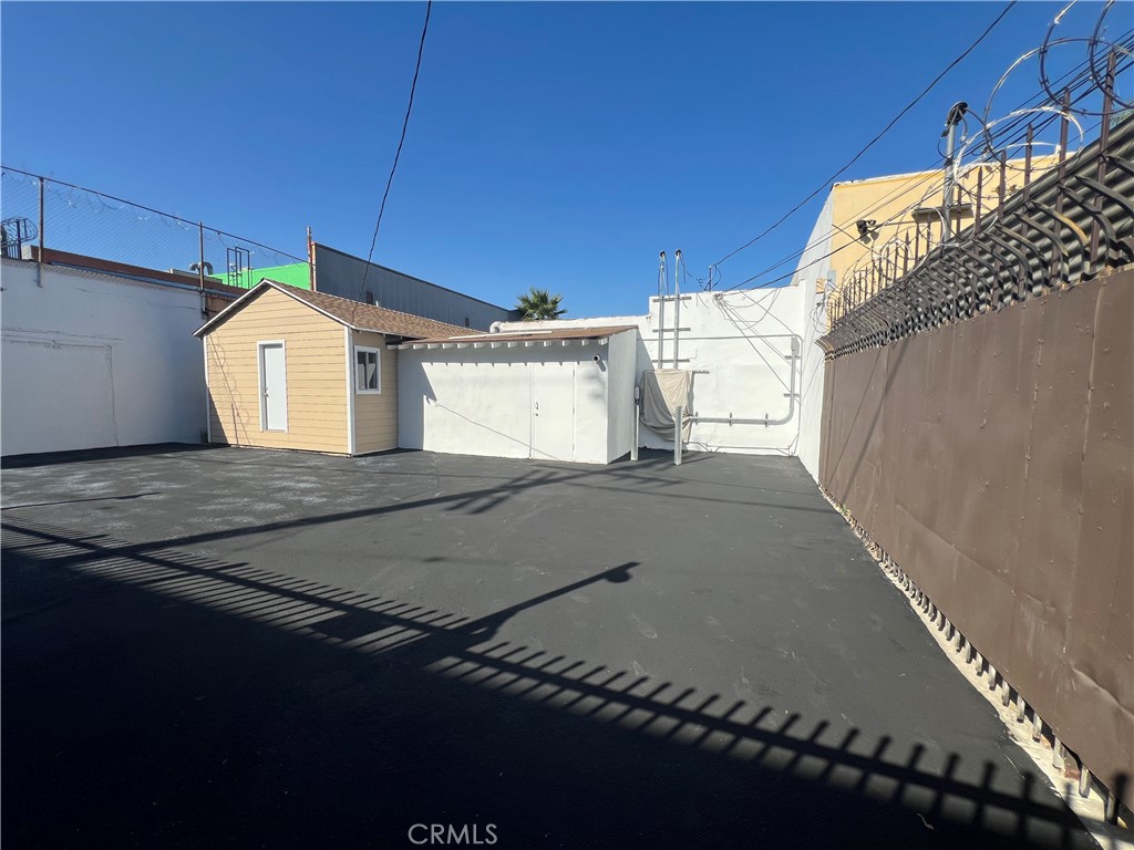 5725 Lankershim Property Photo 7