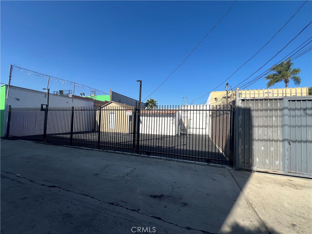 5725 Lankershim Property Photo 8