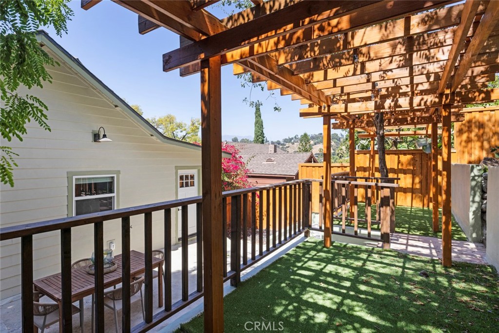 5850 Burwood Ave Property Photo 32
