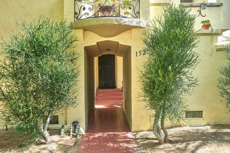 150 N La Peer Property Photo 12