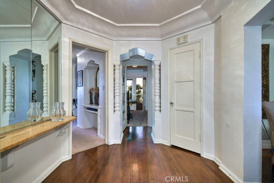 150 N La Peer Property Photo 13