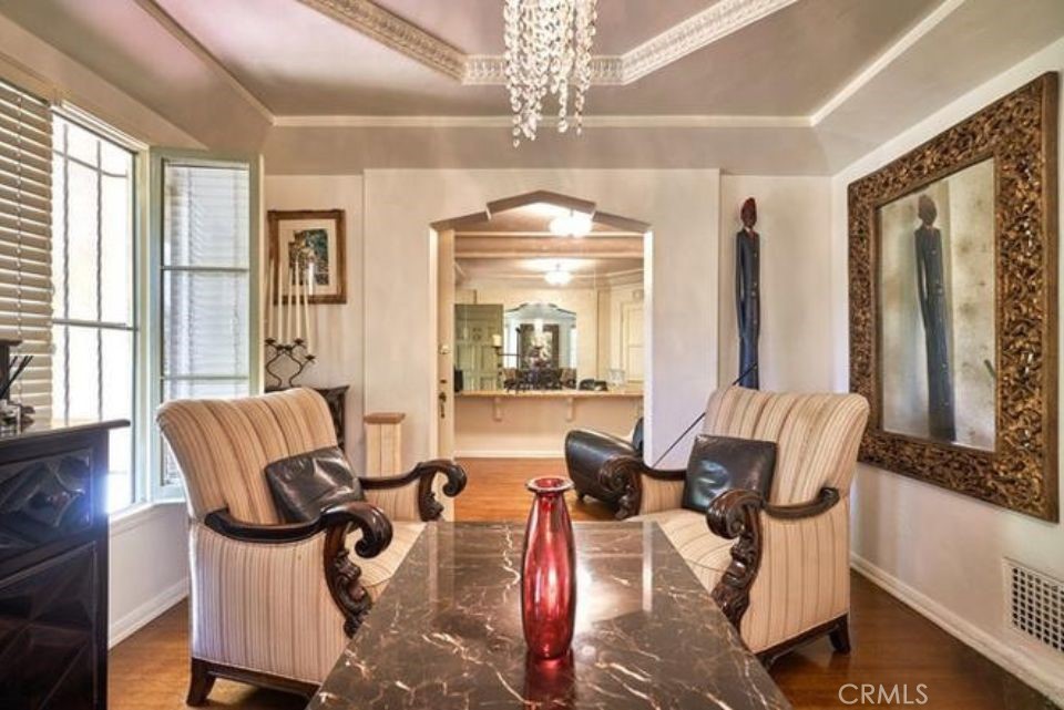 150 N La Peer Property Photo 14