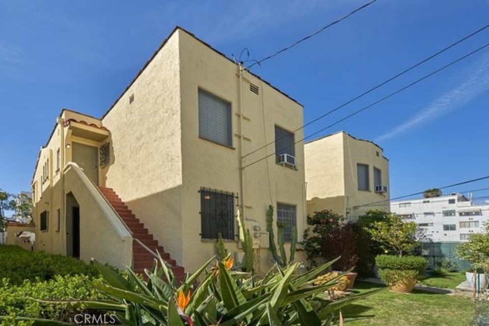 150 N La Peer Property Photo 18