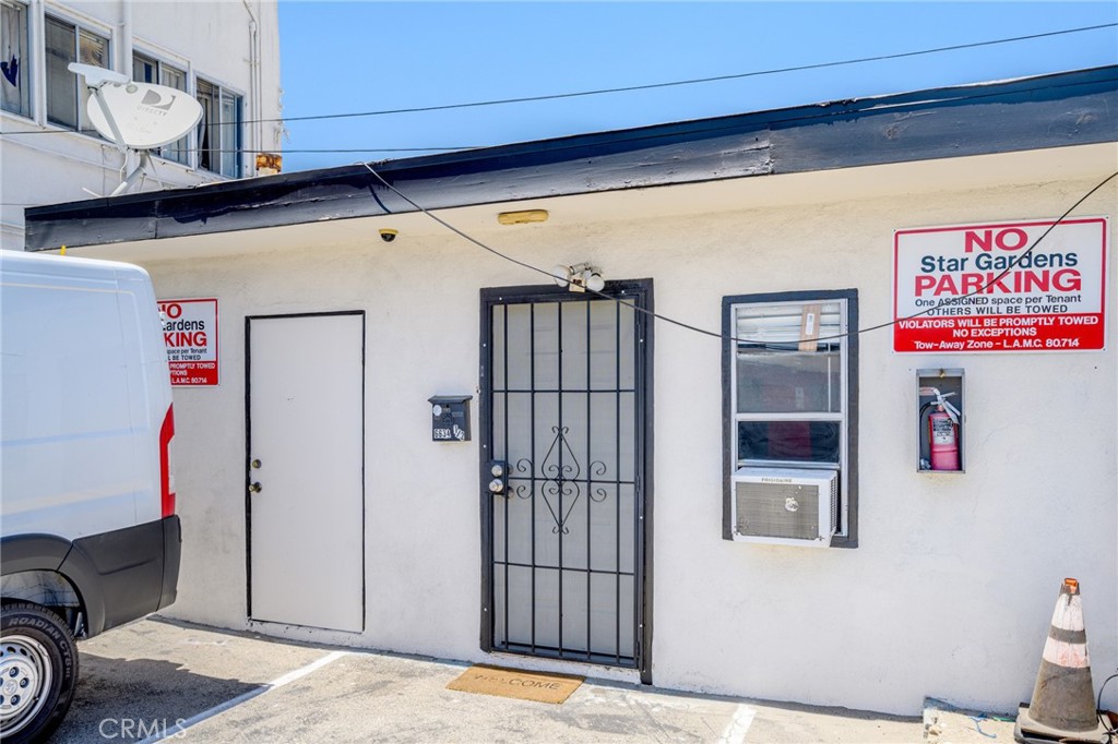 6634 Lankershim Boulevard 1/2 Property Photo 2