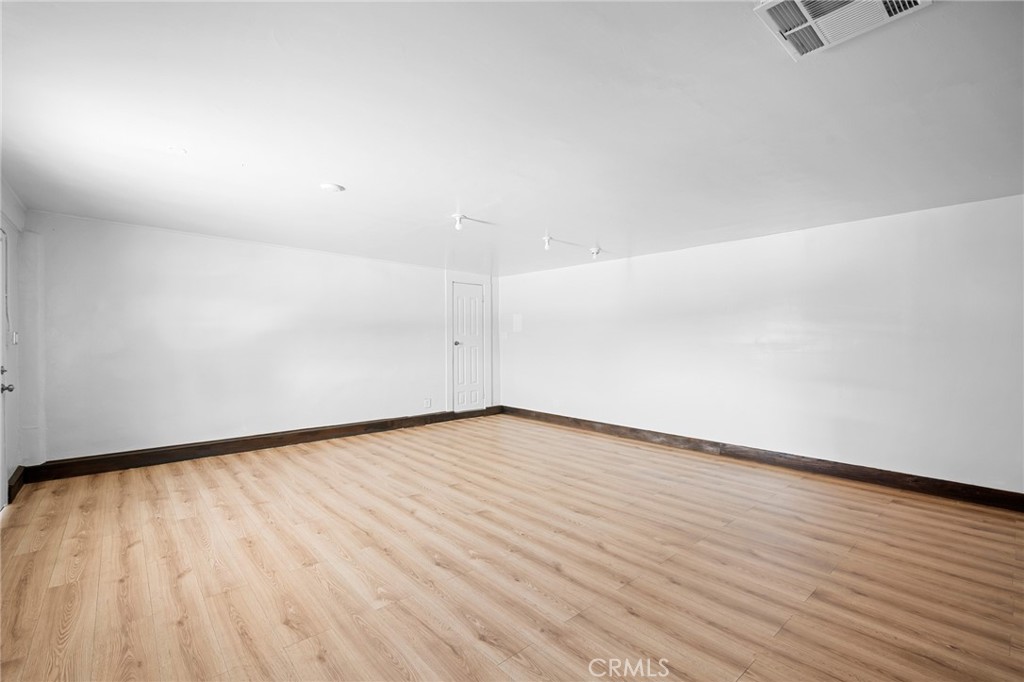 6634 Lankershim Boulevard 1/2 Property Photo 5