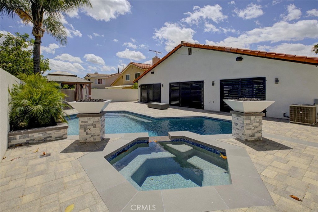 9450 Tampa Property Photo 2