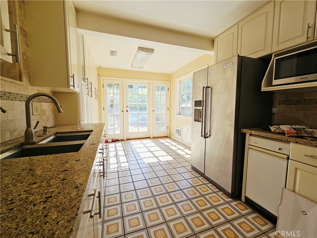186 5th Avenue Property Photo 14