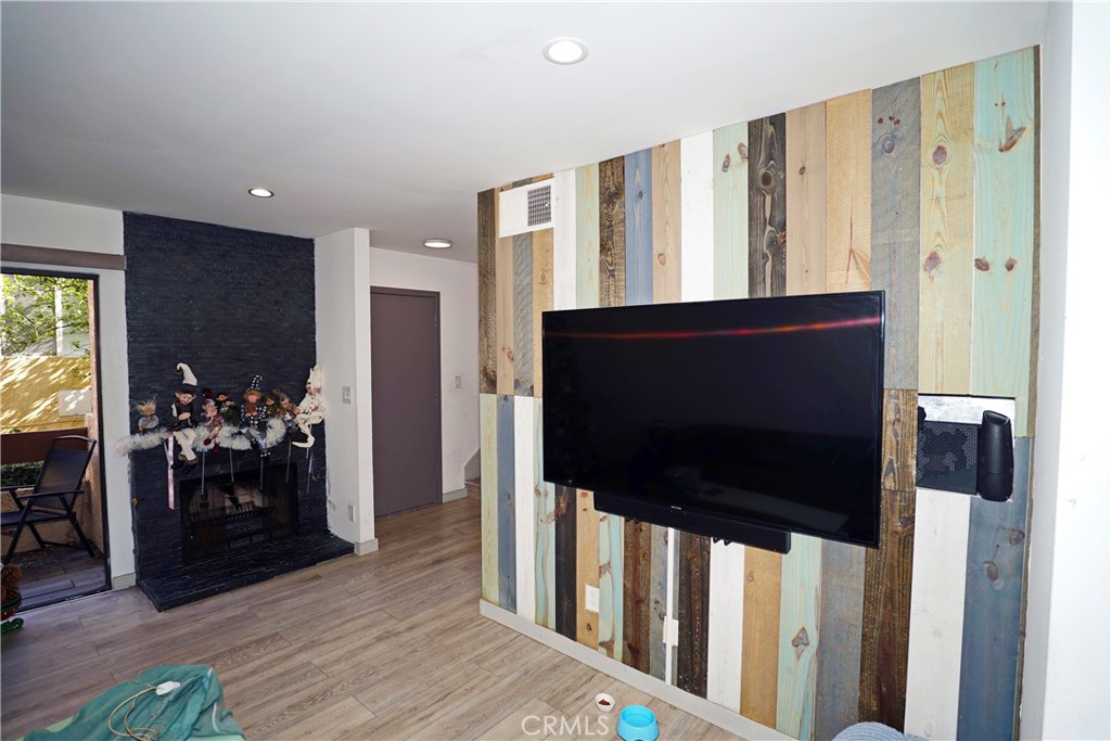 18954 Sherman Way 3 Property Photo 6