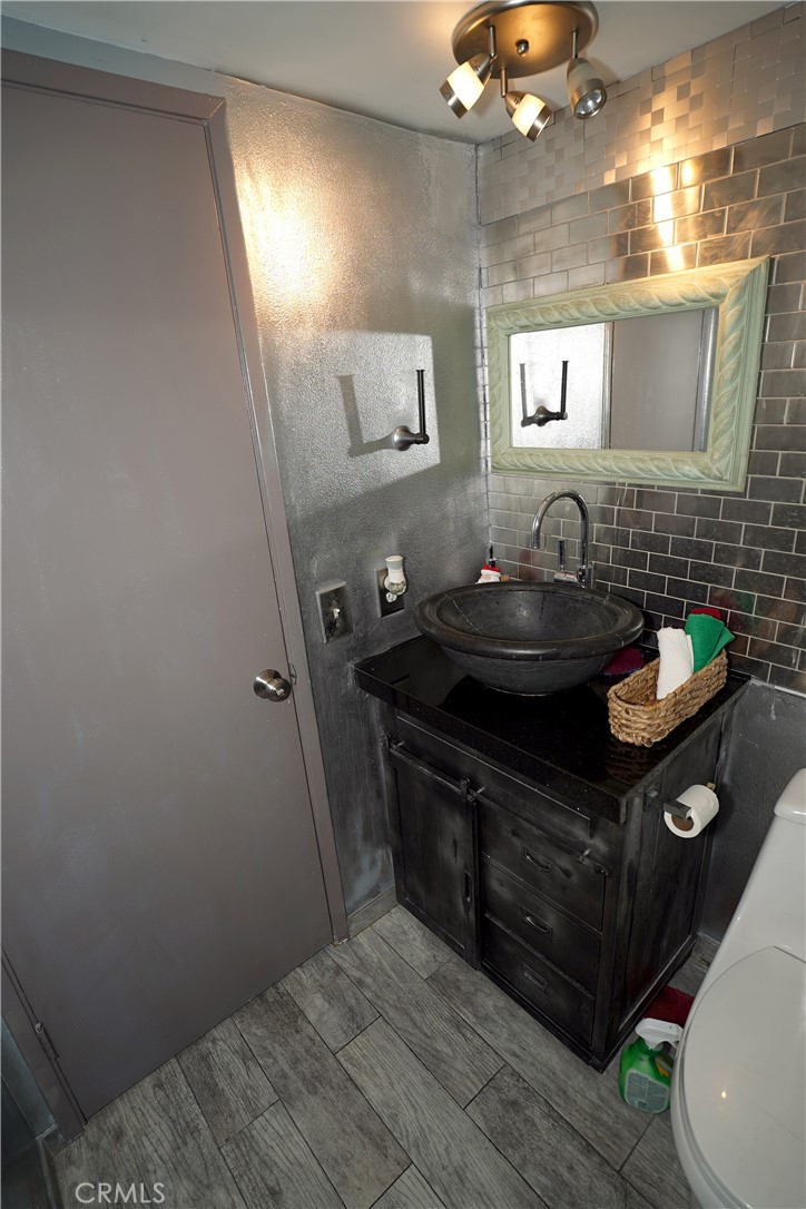 18954 Sherman Way 3 Property Photo 12