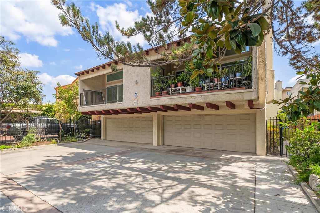 308 1/2 Commonwealth Avenue Property Photo 3