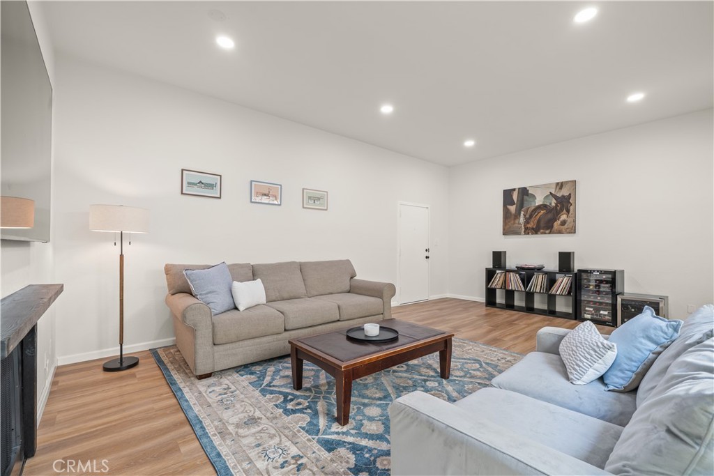 308 1/2 Commonwealth Avenue Property Photo 7