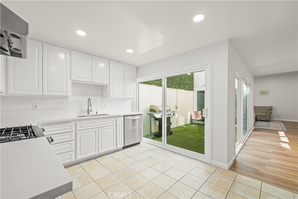 308 1/2 Commonwealth Avenue Property Photo 18