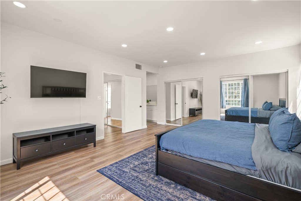 308 1/2 Commonwealth Avenue Property Photo 22