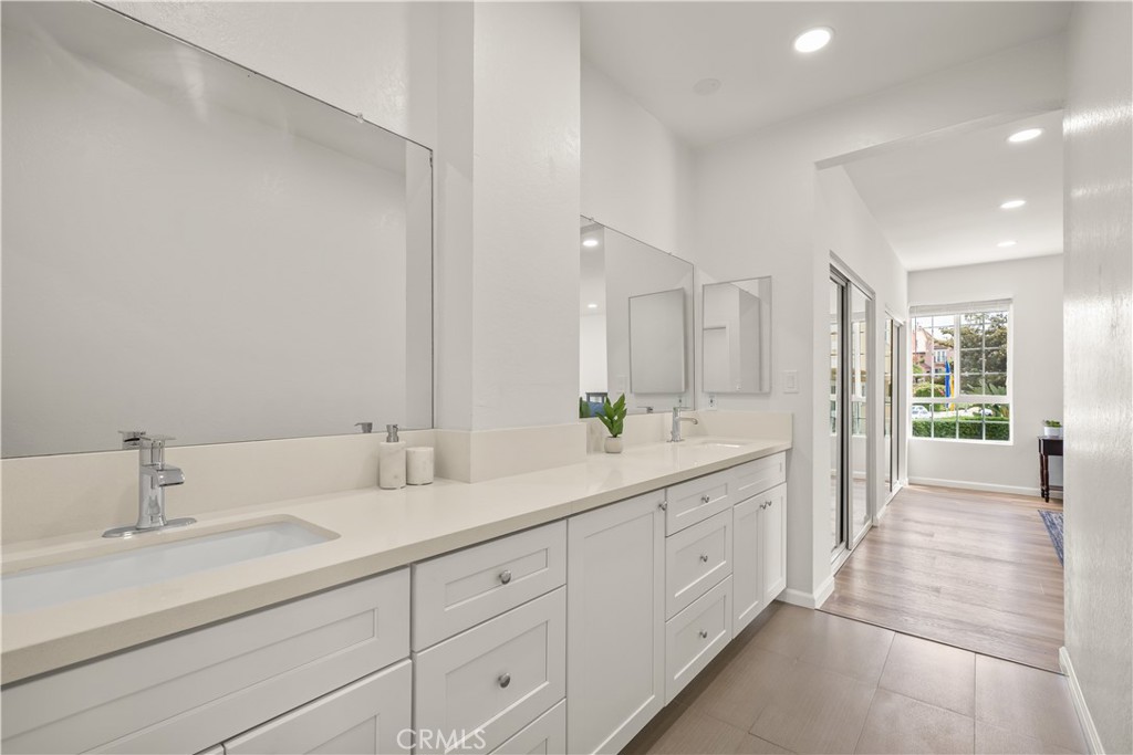 308 1/2 Commonwealth Avenue Property Photo 24