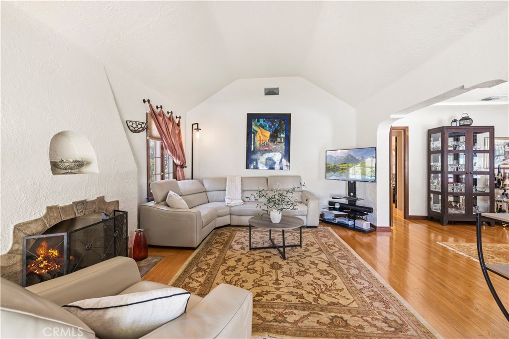 1130 Geneva Property Photo 5