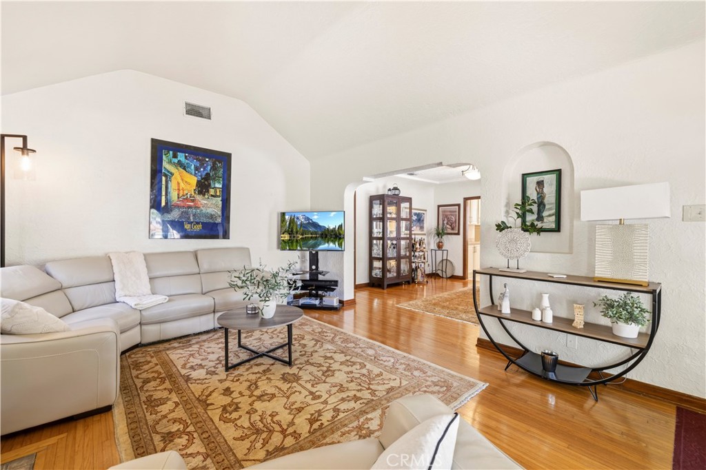 1130 Geneva Property Photo 6