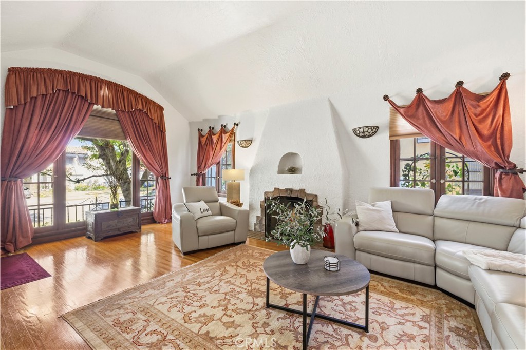 1130 Geneva Property Photo 8