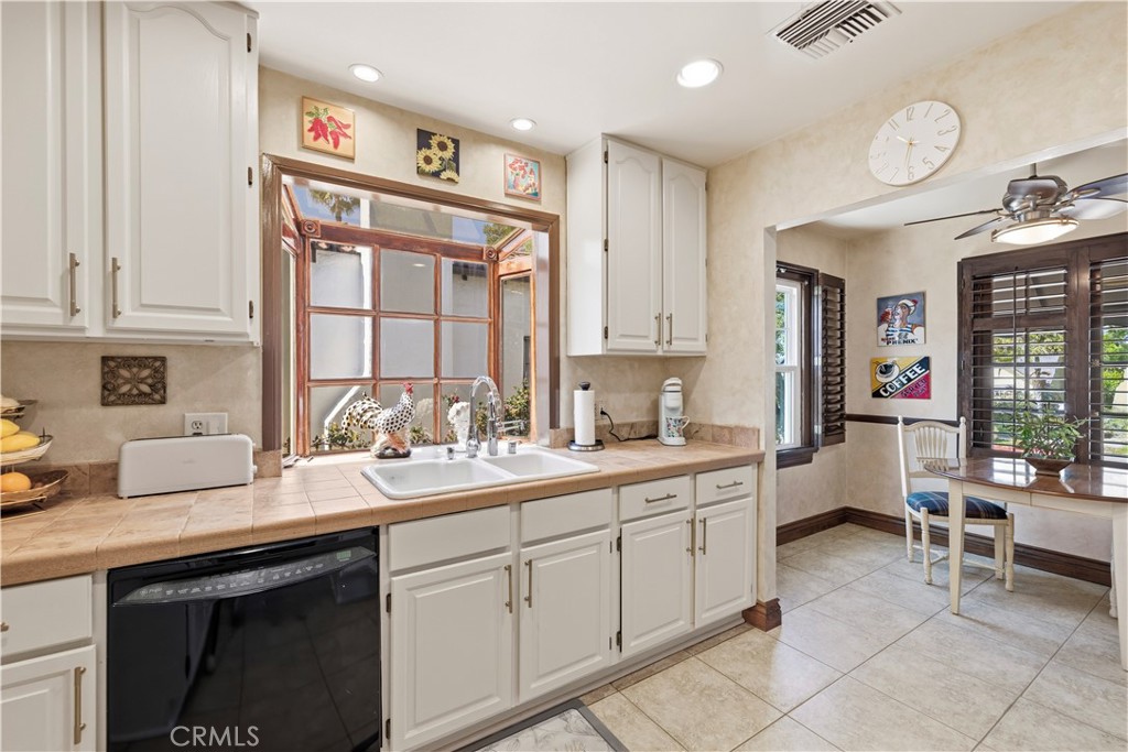1130 Geneva Property Photo 12
