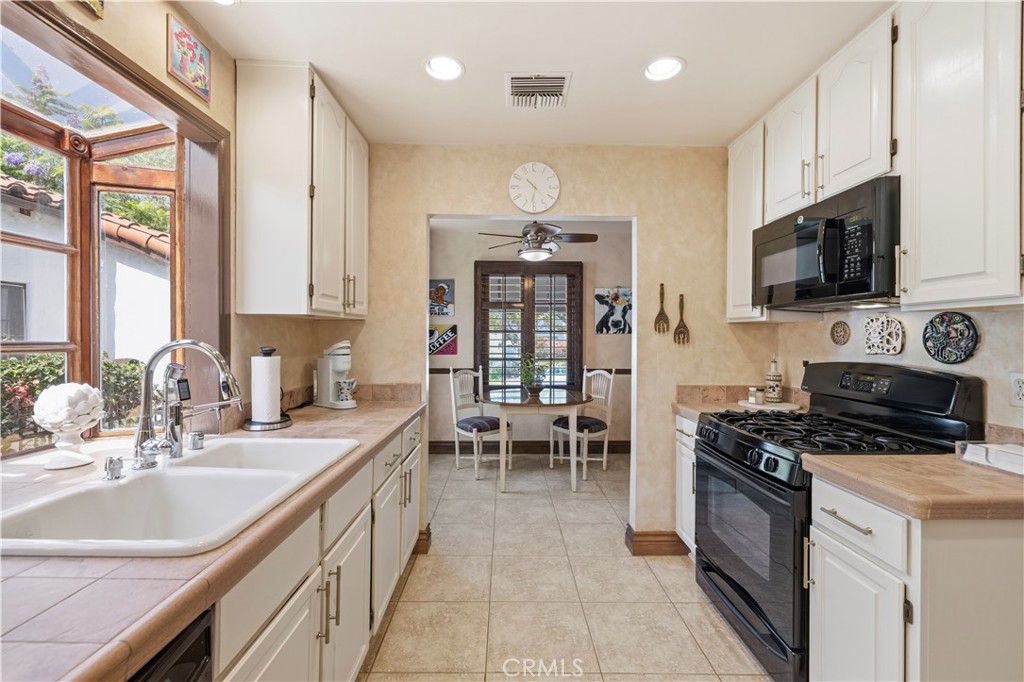 1130 Geneva Property Photo 14